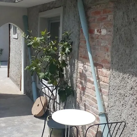 Apartment Студио София 8 *